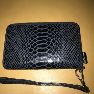 Michael Kors Bags - Michael Kors zip around wallet Michael Kors Bags - Michael Kors zip around wallet